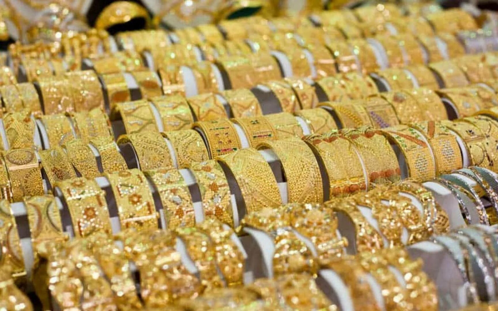 Gold Souk Dubai. Золотой рынок Gold Souk. Золотые украшения из Дубая. Дубайское золото кольца. Распродажа золотые купить