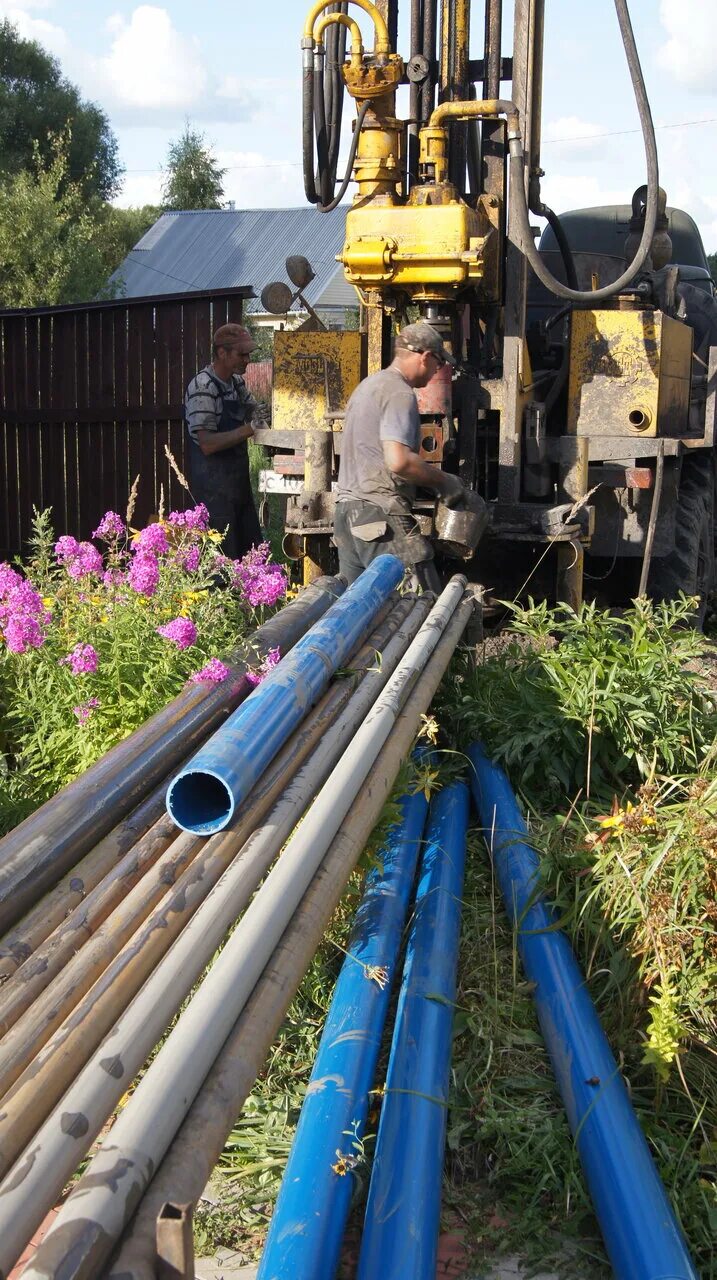 Бурение скважин. Бурение скважин на воду. Буровая на воду. Бурение скважин зил. Юг бурение волгоград отзывы.