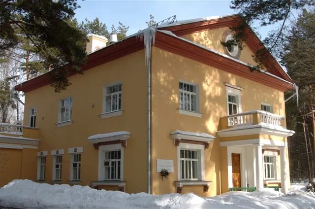 дом курчатова фото. дубна улица курчатова 12. дача курчатова озерск. мемориальный дом курчатова. дом курчатова озерск.