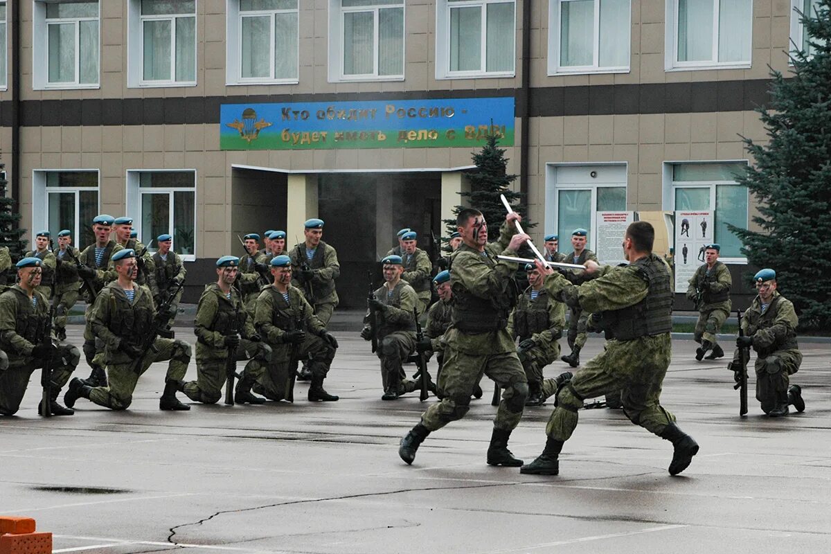 Высшее воздушно десантное командное училище. Рязанской воздушно десантное командное училище. РВВДКУ имени в.ф.Маргелова. ВДВ Маргелова Рязань. Училище имени Маргелова Рязань.