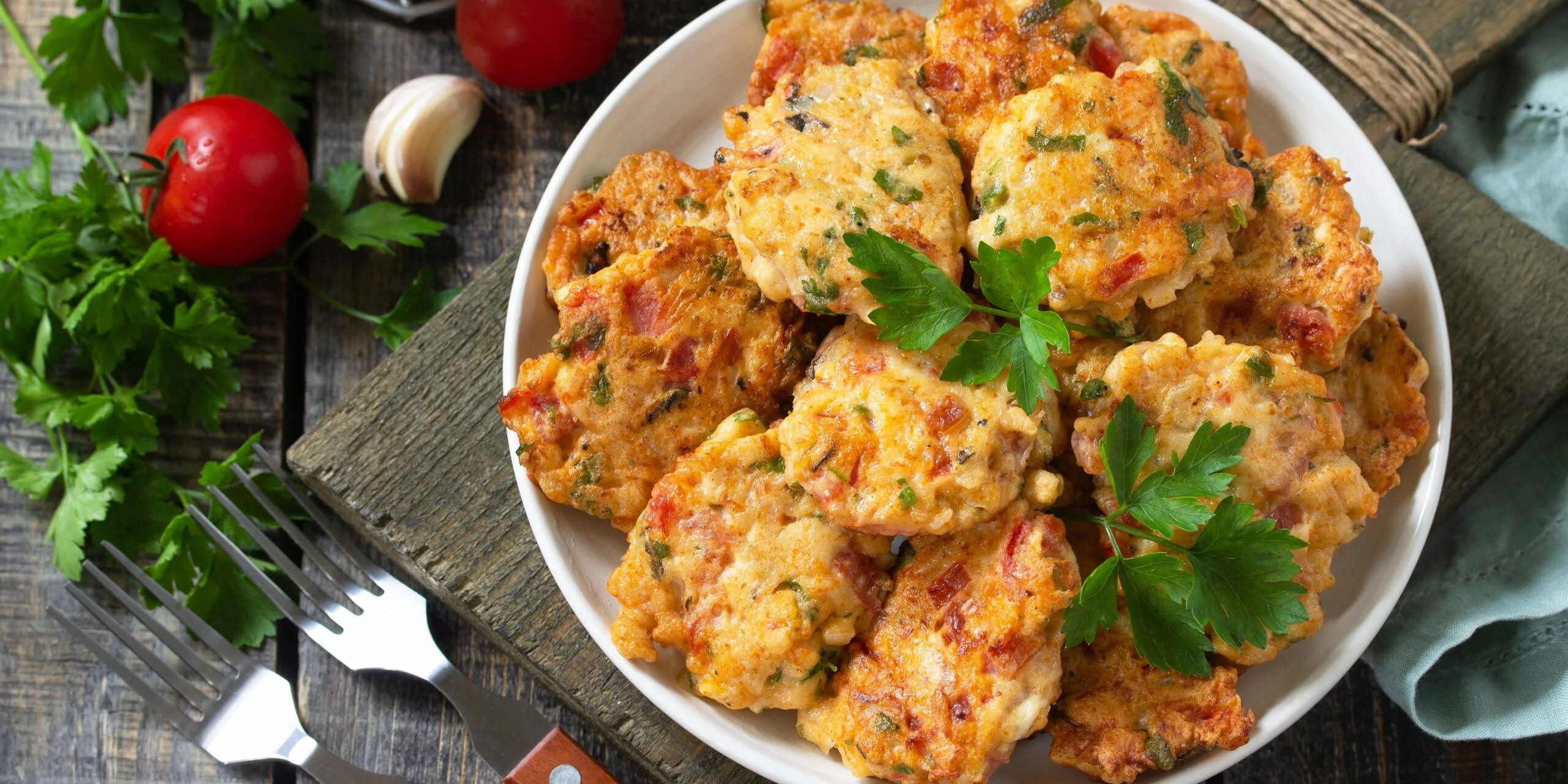 Котлеты из грудки с грибами. Куриные котлеты. рубленные котлеты. куриные котлетки с сыром. котлеты из куриного филе.
