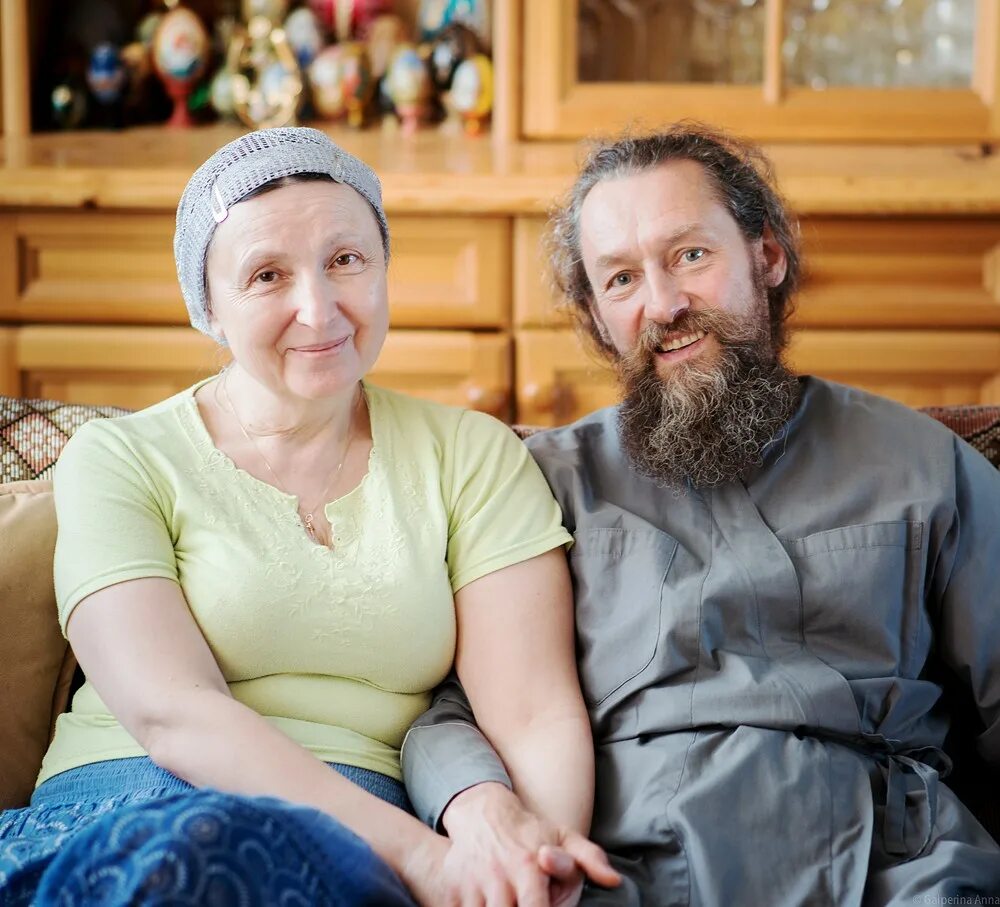 Прядение на прялке. Островная пустынь монахини. Явление иконы пресвятой богородицы во граде казани. Валериан кречетов протоиерей. Старуха с прялкой.