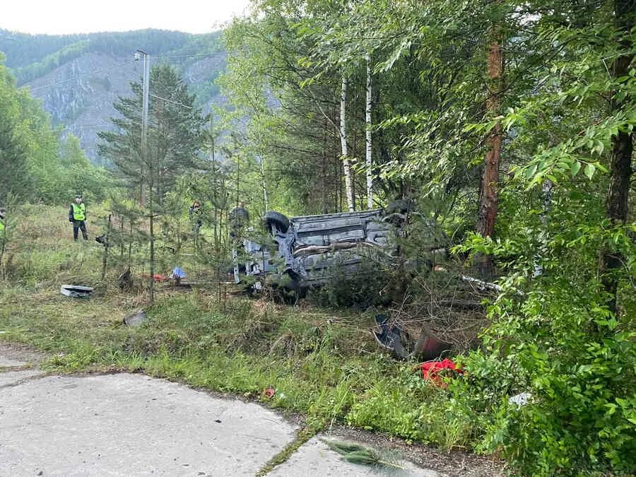 ДТП В Хакасии на трассе Абакан Саяногорск. Посёлок Черёмушки Хакасия. Аварии Саяногорск Черемушки. Дорога в Черемушки Хакасия. Линза по дороге из саяногорска в черемушки