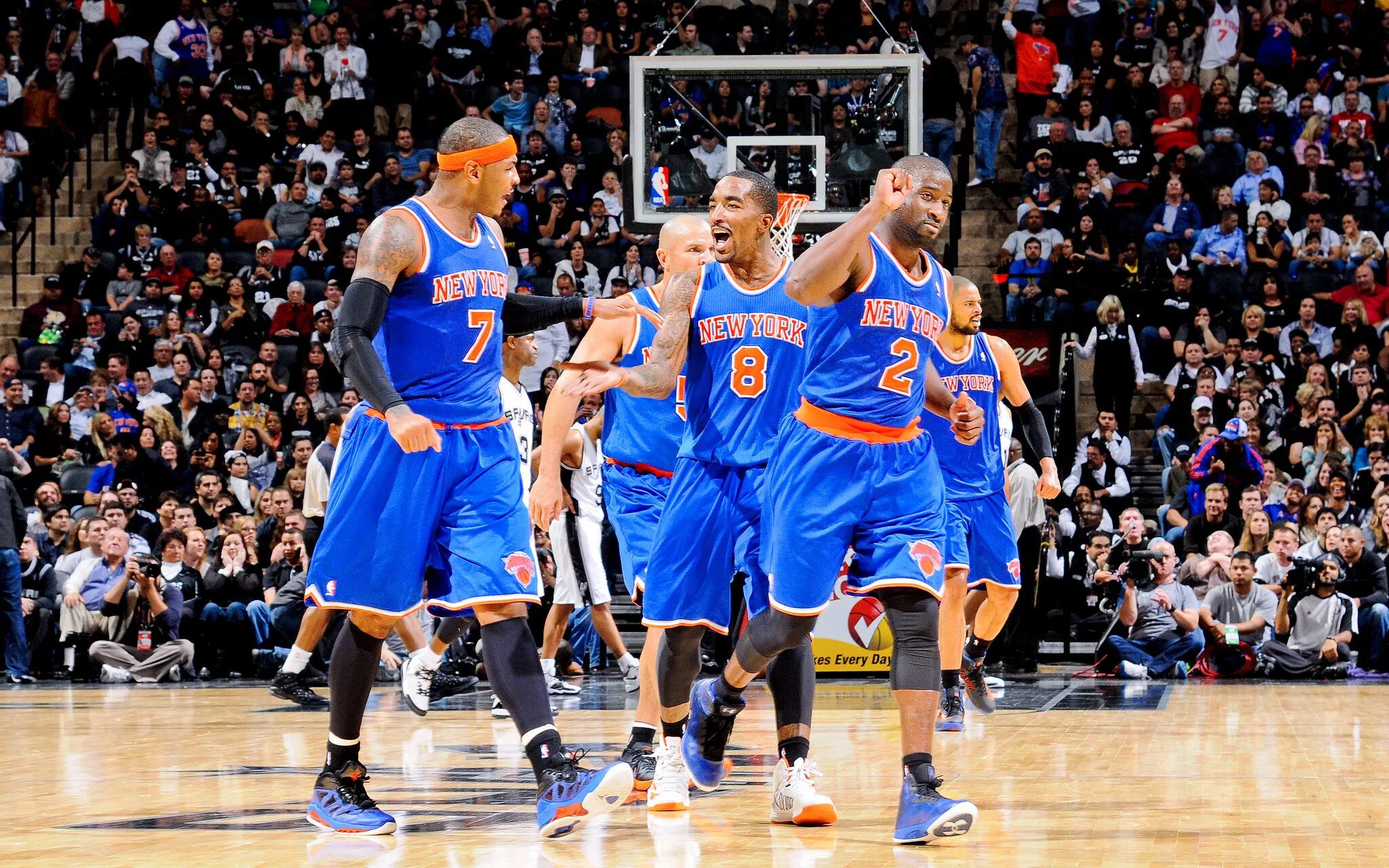 Баскетбол приветствие. Нью йорк никс. баскетбольная команда knicks. баскетболист нью йорка. игроки нба нью йорк никс.