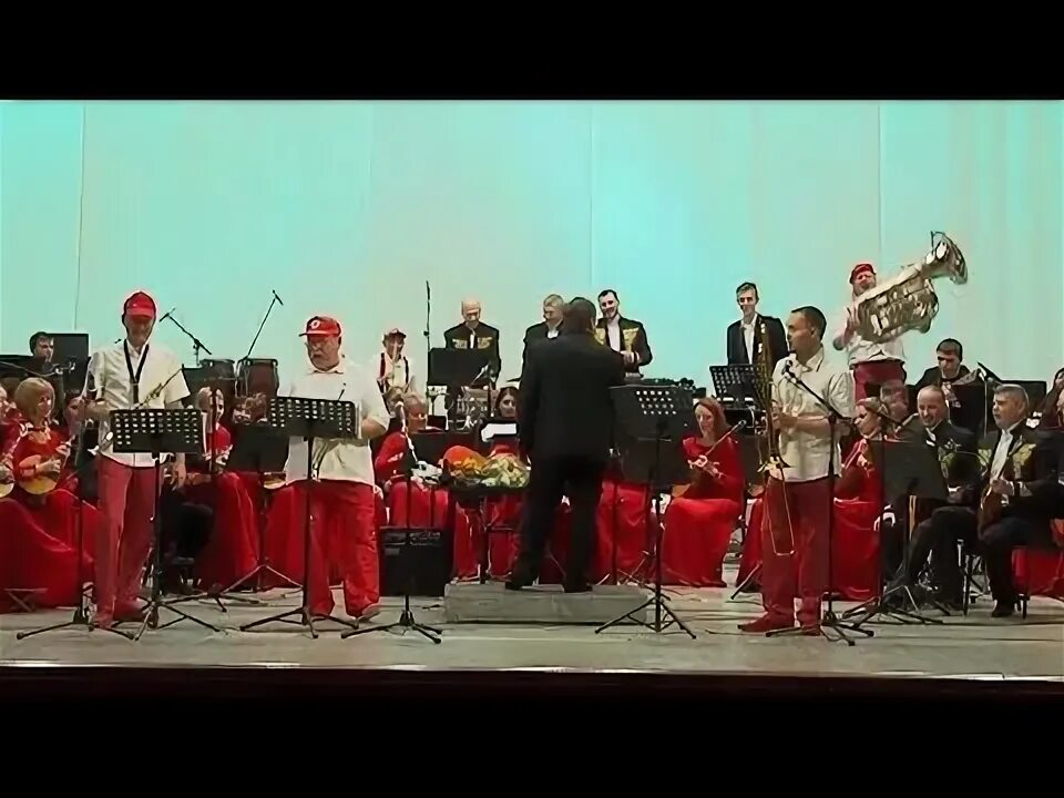 Валенки оркестром. Оркестр в валенках. Рок оркестр кемерово. Оркестр на вокзале. Валенки оркестром.