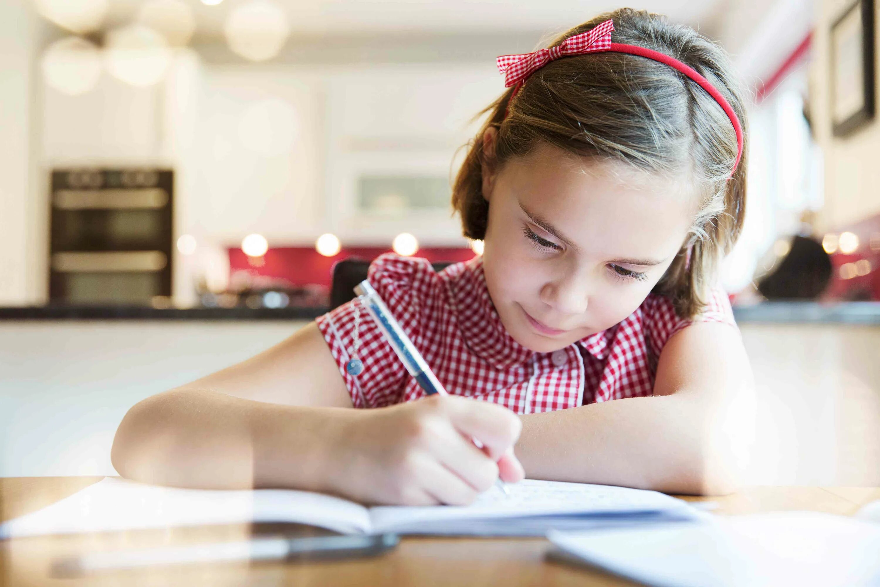 Homework 21. Математика для детей. do homework. doing homework. картинка девочка пишет.