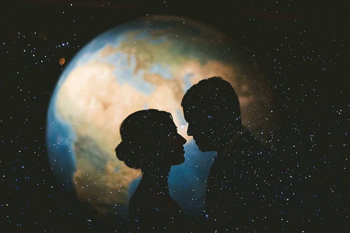 Притяжение души. Мужчина и женщина космос. Двое в космосе. Космическая любовь. Это любовь Притяжение.