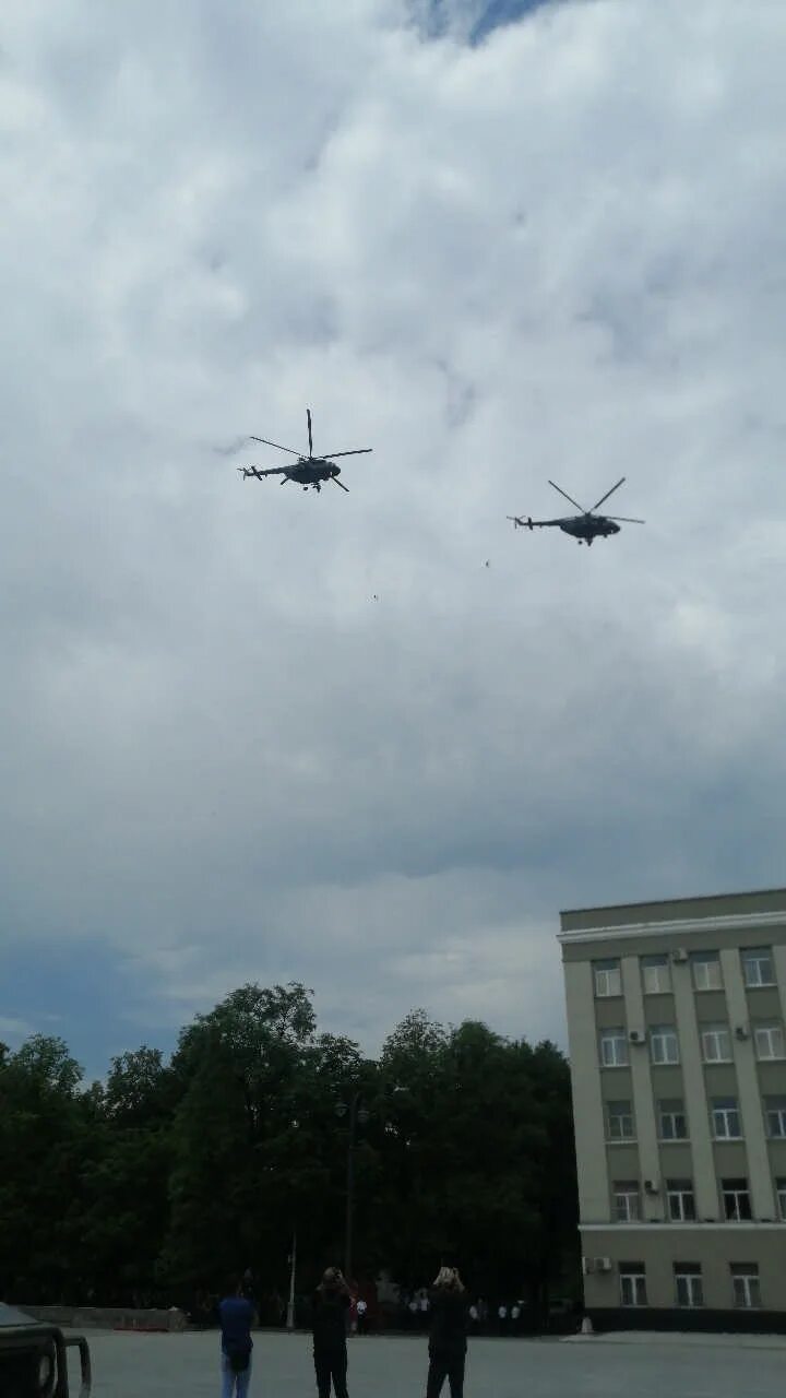 Вертолеты над железногорским водохранилищем. Вертолеты 6 армии ВВС И ПВО. Военные вертолеты над Тульской областью. Военные вертолеты над Москвой. Военный вертолет в Щекино.