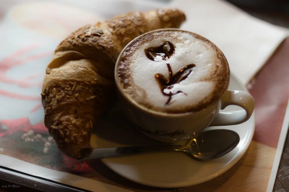 Кофе утром картинки. Доброе утро кофе. Доброе кофейное утро. Кофейного утра!. Утренний кофе доброе утро.