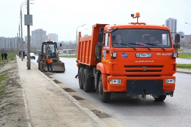 Сайт мбу северное волгоград. Спецтранс Коломяжское поливалка НЕФАЗ. Волгоград ограждение МБУ Северное. КРАЗ поливалка в Касимовском карьере. Поливалка с лейблом НЕФАЗ найти.