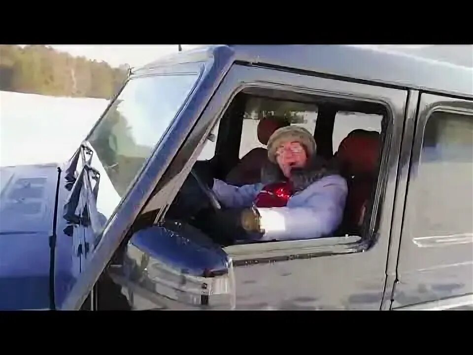 Мерседес гелендваген с прицепом. Гелендваген за рулем. Бабушка на гелике. Бабушка на гелике. Мальчик на гелике.