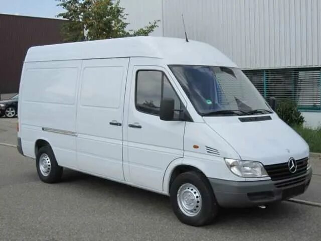 Найди спринтер. Mercedes-Benz Sprinter 311. Mercedes-Benz Sprinter 2005. Мерседес Спринтер 2005. Mercedes-Benz Sprinter 313.