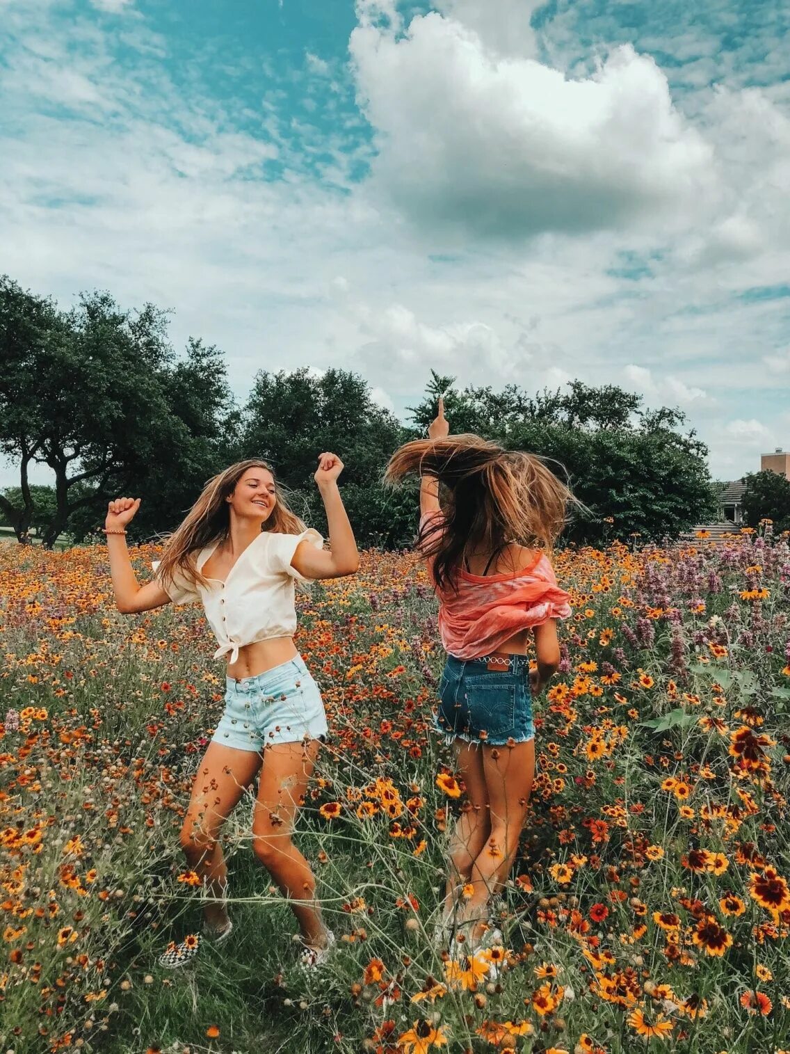 Лето веселье. Подруги летом. Фотосессия подруг. Летняя фотосессия на природе. Чем можно заняться с лп