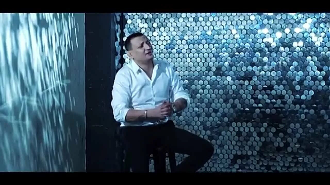 Айова клип бьёт бит. Песня били били дом. Бьет бит клип. Песня били били дом. Айова бит софья цветкова.