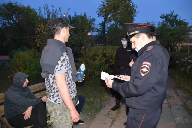 Оперативная обстановка в овд. События из полицейской сводки 7. Полицейский наркоторговец. Авария на шоссе космонавтов в перми вчера. События из полицейской сводки 7.