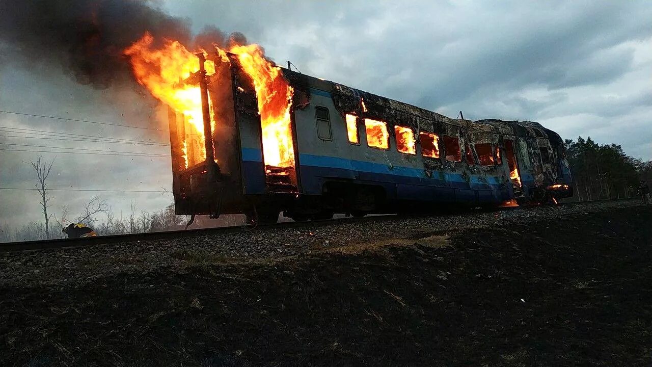 Горящий поезд. При пожаре в вагоне поезда