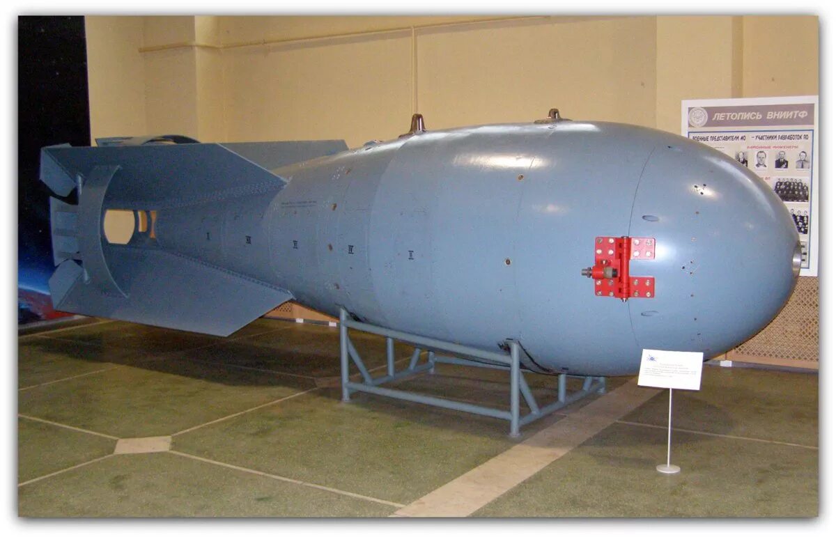 ядерная и водоролная трмьа. атомно водородная. атомная и водородная бомба. термоядерное оружие водородная бомба. изобретение сахарова водородная бомба.