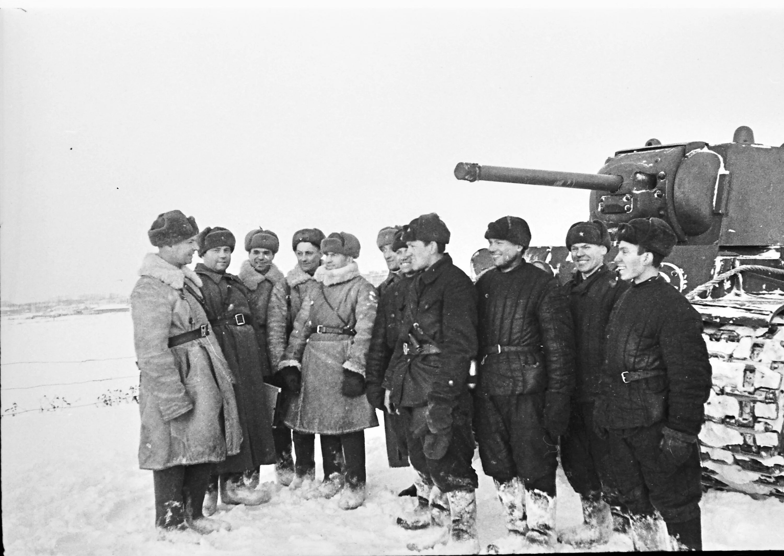 1 октября 1942 года. Экипаж танка кв-1. 1 Гвардейская танковая бригада под Москвой. Кв1 битва за Москву. Танковая бригада зима 1941.