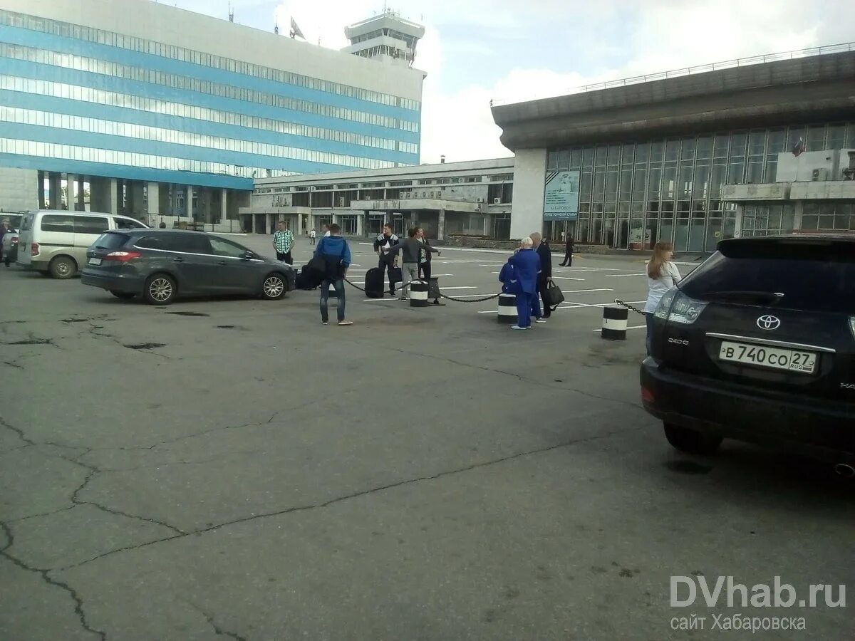 Аэропорт хабаровск новый терминал. Аэропорт хабаровск новый. Аэропорт хабаровск новый терминал. Старый аэропорт хабаровск внутри. Камера аэропорт хабаровск.