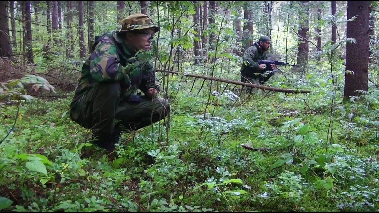 Лесные видео канал новые. Спецназ гру РФ В лесу тактические действия. Тактика боя в лесу спецназ. Тактическое передвижение в лесу. Тактические занятия в лесу.