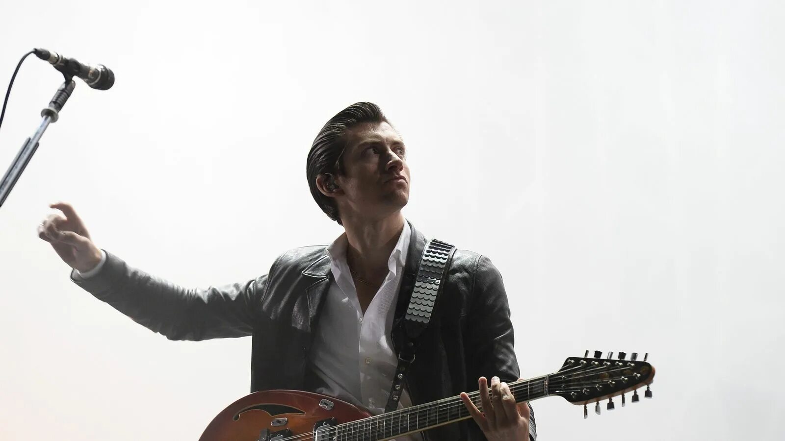 Умная женщина держит мужчину за горло. Be wrong. Дедушка rick. We'd. Uniqlo ut disney.