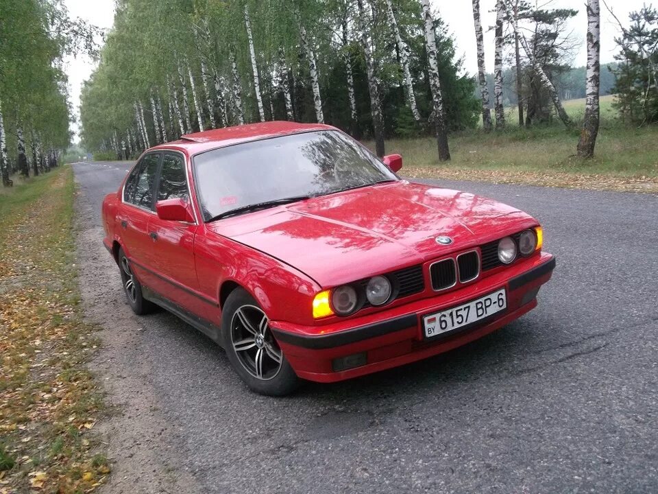 Е34 красная. BMW e34 красная. БМВ 520 е34. БМВ 34 красный. БМВ е34 1990.