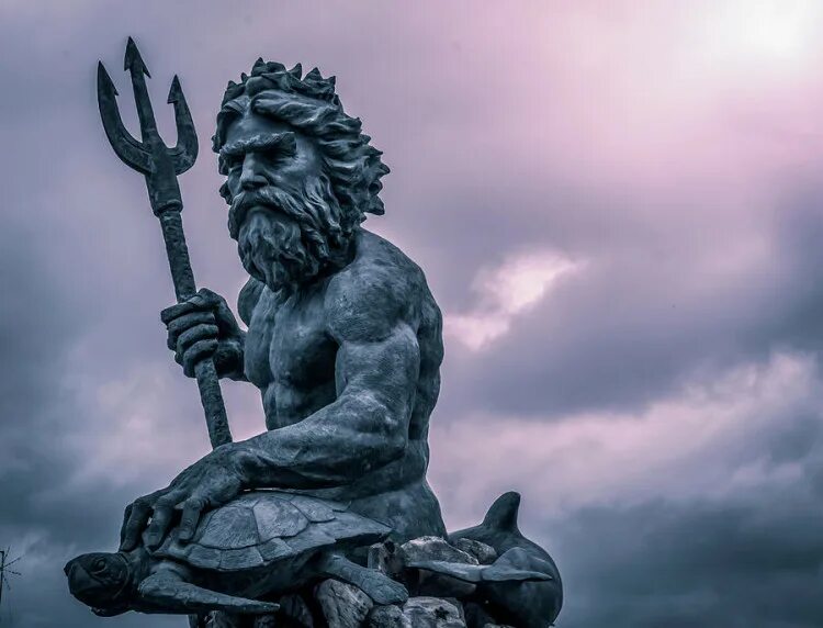 Нептун бог древней греции. Скульптура посейдон нептун зевс. Бог посейдон мифология греции. Посейдон статуя. Посейдон бог.