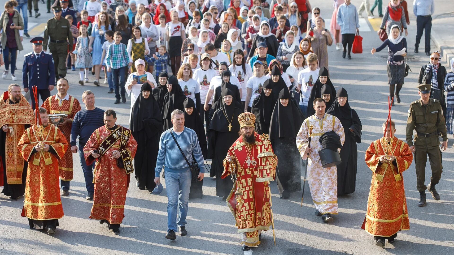 Крестный ход 16. Крестный ход 2023. 1999 Волгоград Пасха крестный ход. Крестный ход Волгоград. Крестный ход на Пасху.