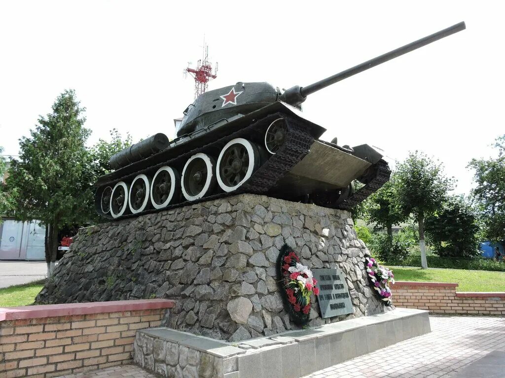 Танки волоколамск. Танк в волоколамске памятник. Танки волоколамск. Танк в волоколамске памятник. Танки волоколамск.