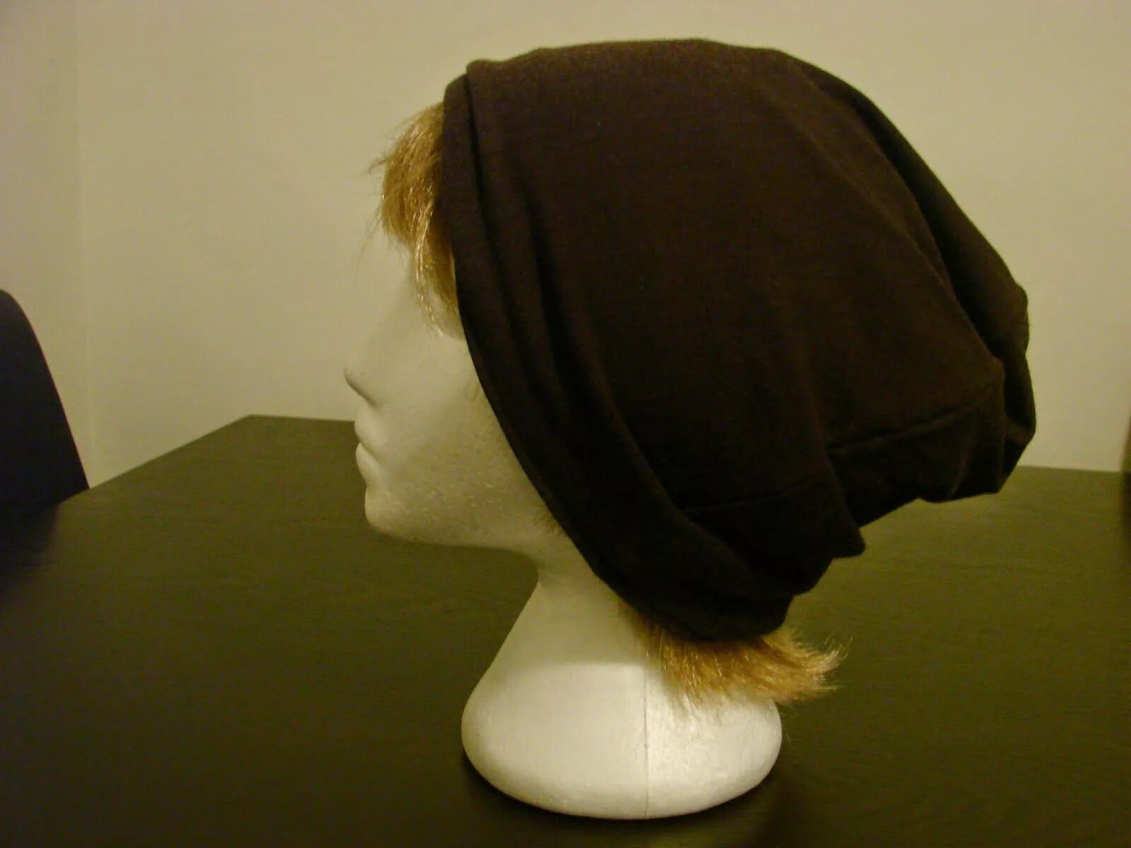 Шапка референс. Человек в шапке референс. Шапка референс для рисования. Шапка референс для рисования. Аниме головные уборы референс.