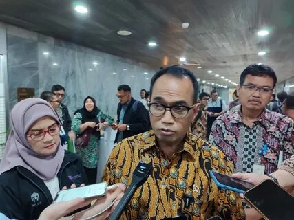 Menhub Budi Karya Sumadi akui konektivitas transportasi publik sudah bagus....