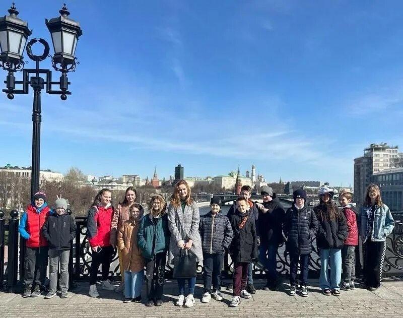 Экскурсовод пушкин. Экскурсовод пушкин. Пушкинский музей зал древней греции. Экскурсовод в музее профессия. Пушкинский музей москва экскурсия.