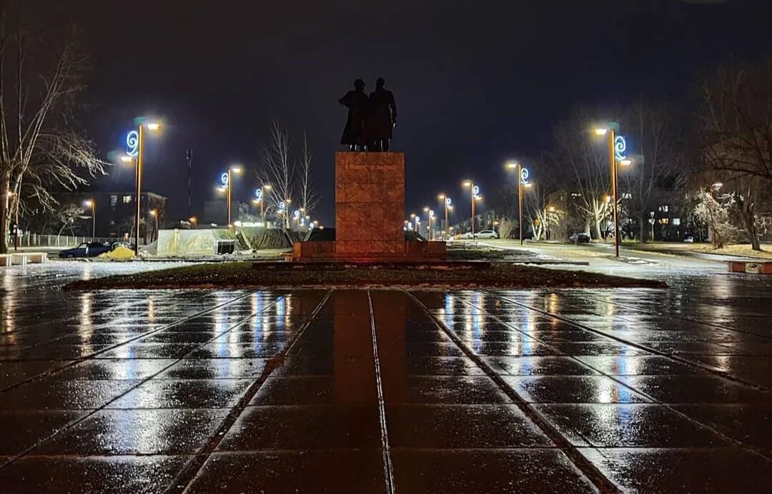 Признавашки каменск уральский. Вечерний Каменск-Уральский. Набережная Каменск-Уральский. Каменск-Уральский вечером. Памятники природы Каменска-Уральского.