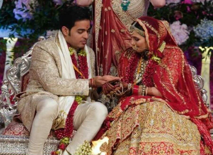 Самые богатые индийские. Акаш Амбани. Индийская семья. Богатые индийские семьи. Богатая индийская свадьба.