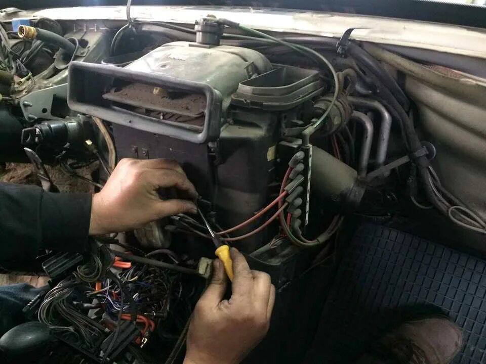 Снять печку мерседес 124