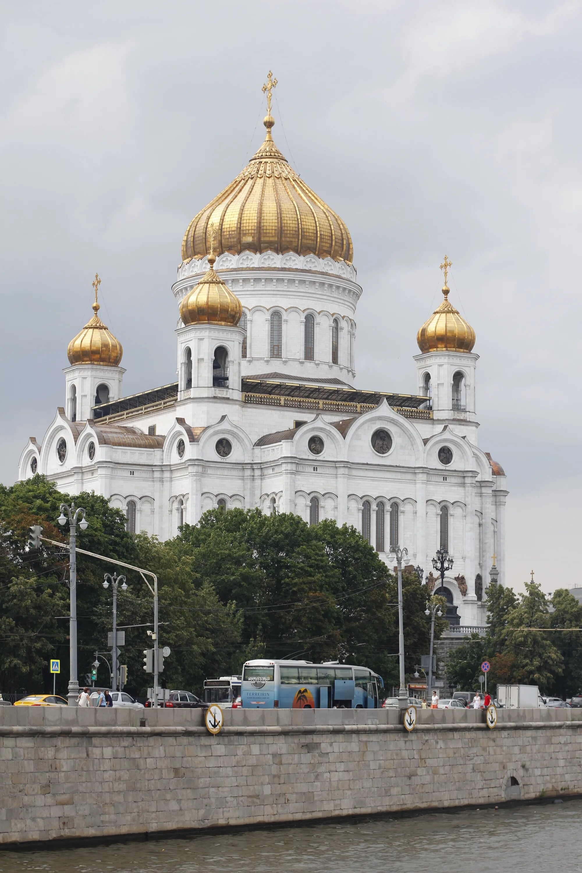 Кафедральный соборный храм христа спасителя. Cathedral of christ the saviour in the centre of moscow. Православная церковь москва. Соборный храм христа спасителя. Православная церковь москва.