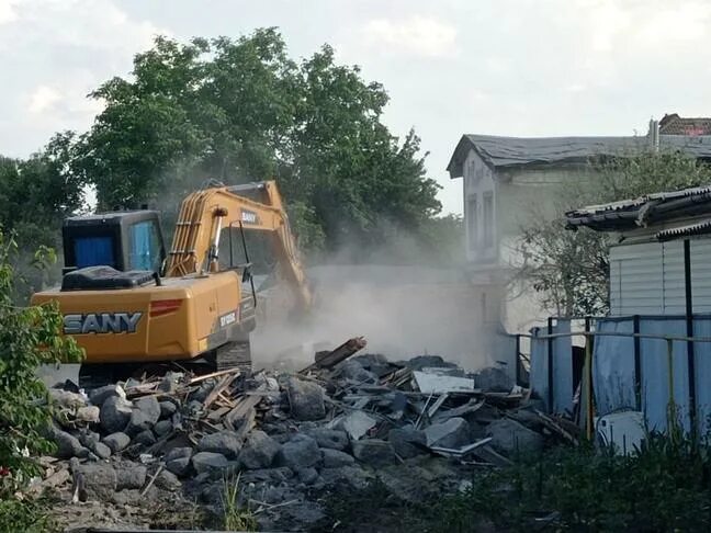 Почему не защищают белгород от обстрелов. Обстрел типографии в Белгороде. Обстрел храма в Валуйках Белгородской. Белгород повреждение домов. Белгород обстрел Северный.