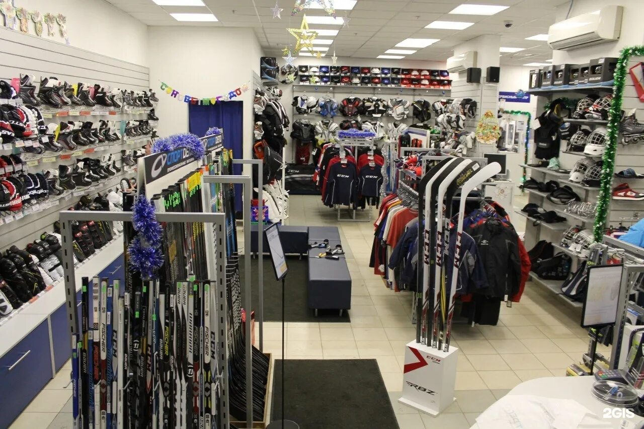 магазин спорттоваров. лучшие магазины спортивной одежды. спортивные товары и одежда. спортивные товары. спортивный магазин.