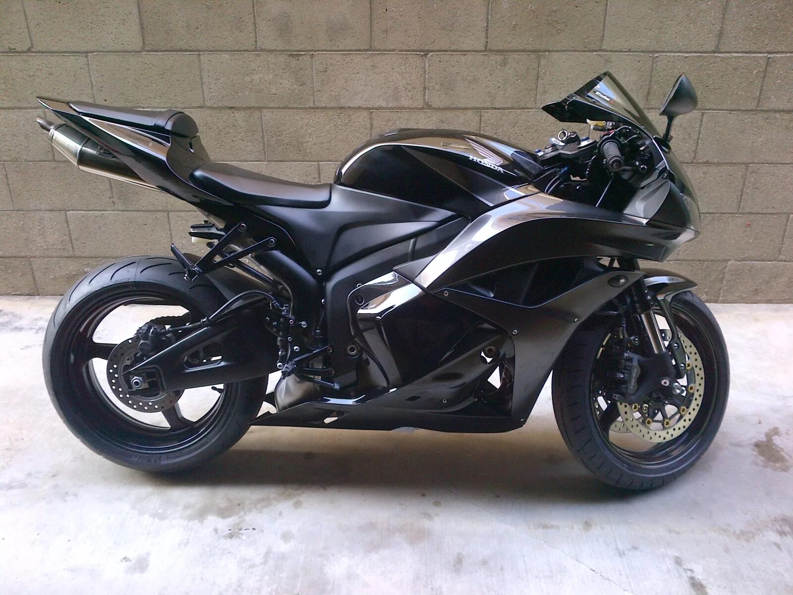 Gsxr 600 2014. Honda cbr600rr black. Черный 600. Спортбайк honda cbr600rr. Honda cbr 600 black.