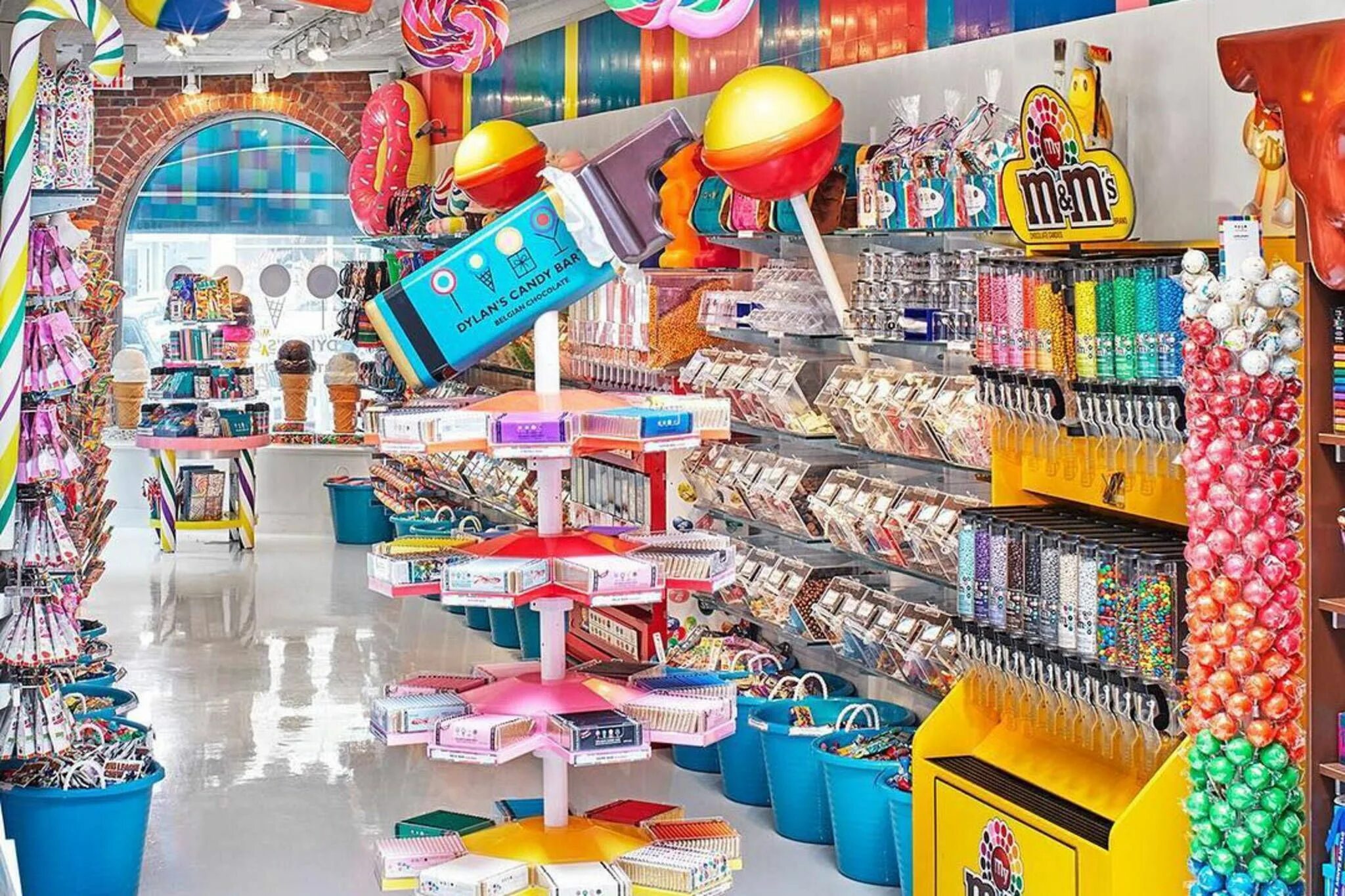 Candy candy shop 1. Магазин конфет Dylan's Candy Bar. Bilimbi магазин сладостей в Москве. Нью Йорк магазин сладостей. Конфетный магазин (Майами-Бич, США).