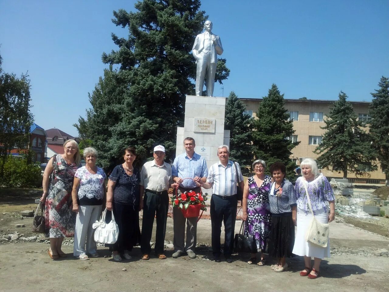 Погода на неделю тимашевск краснодарский. Достопримечательности Тимашевска. Тимашевск райком партии. Тимашевский район исторические личности. Районная администрация Тимашевск.