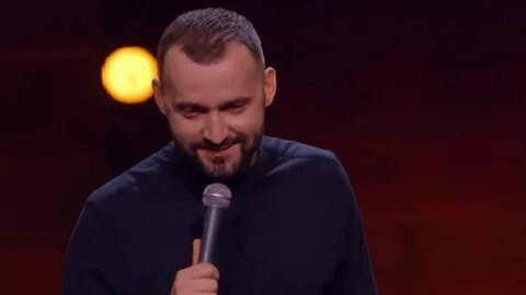 Где комик белый