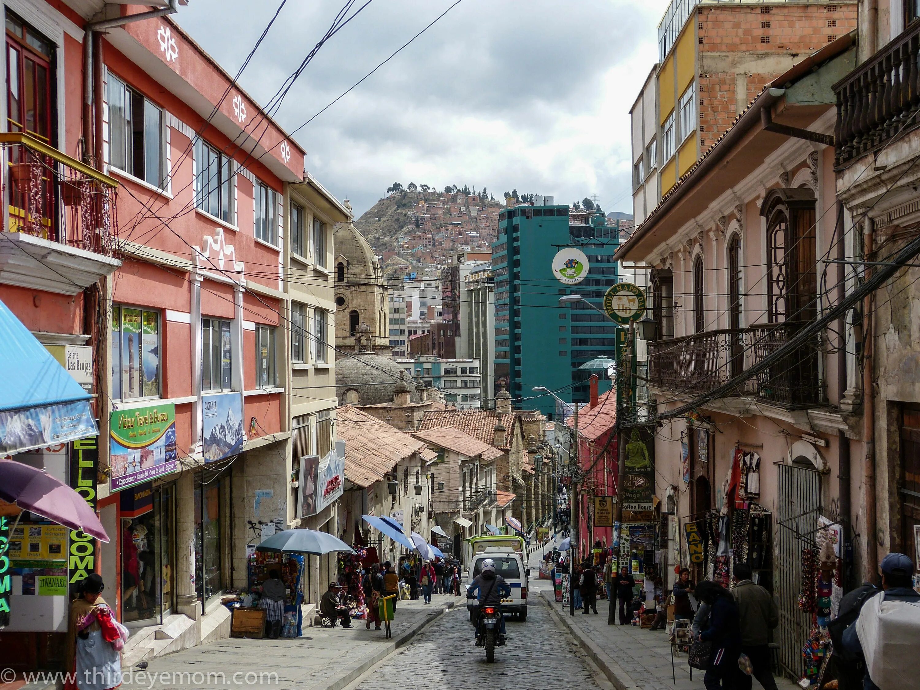 Https город. Ла-пас Боливия улицы. Ла пас старый город. Боливия улочки. Ла-пас Боливия достопримечательности.