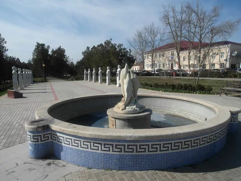 Мечел темрюк. Фонтан города темрюка. темрюк парк. темрюк центральная площадь. темрюк достопримечательности.
