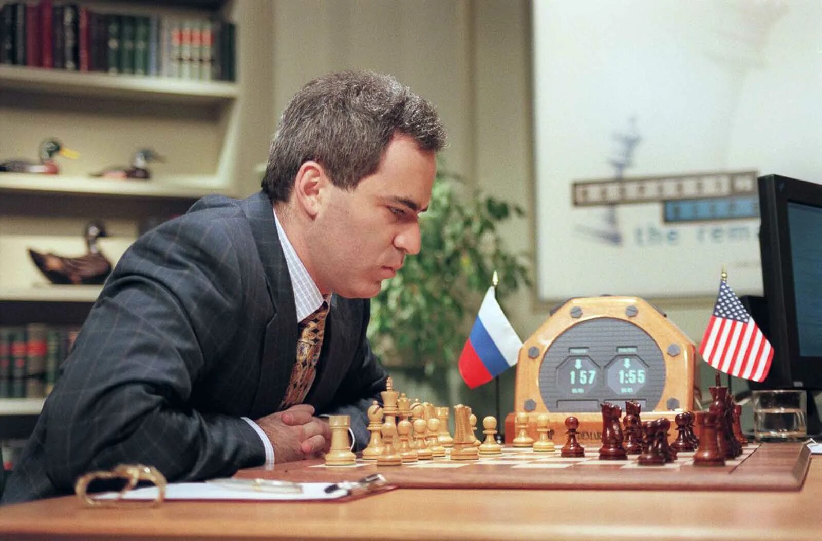 Каспаров чесс. Каспаров и deep blue 1997. дип блю и гарри каспаров. каспаров дип блю 1996. каспаров против deep blue 1996.