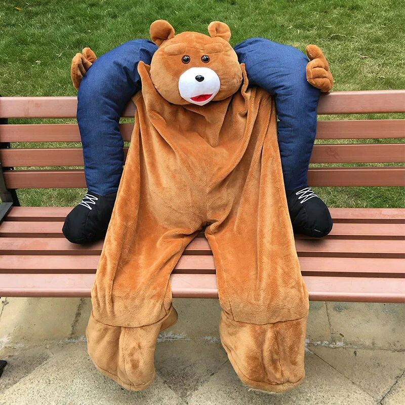 Прикольный костюм медведя. Медведь в штанах. Костюм медведя смешной. Медведь в брюках.