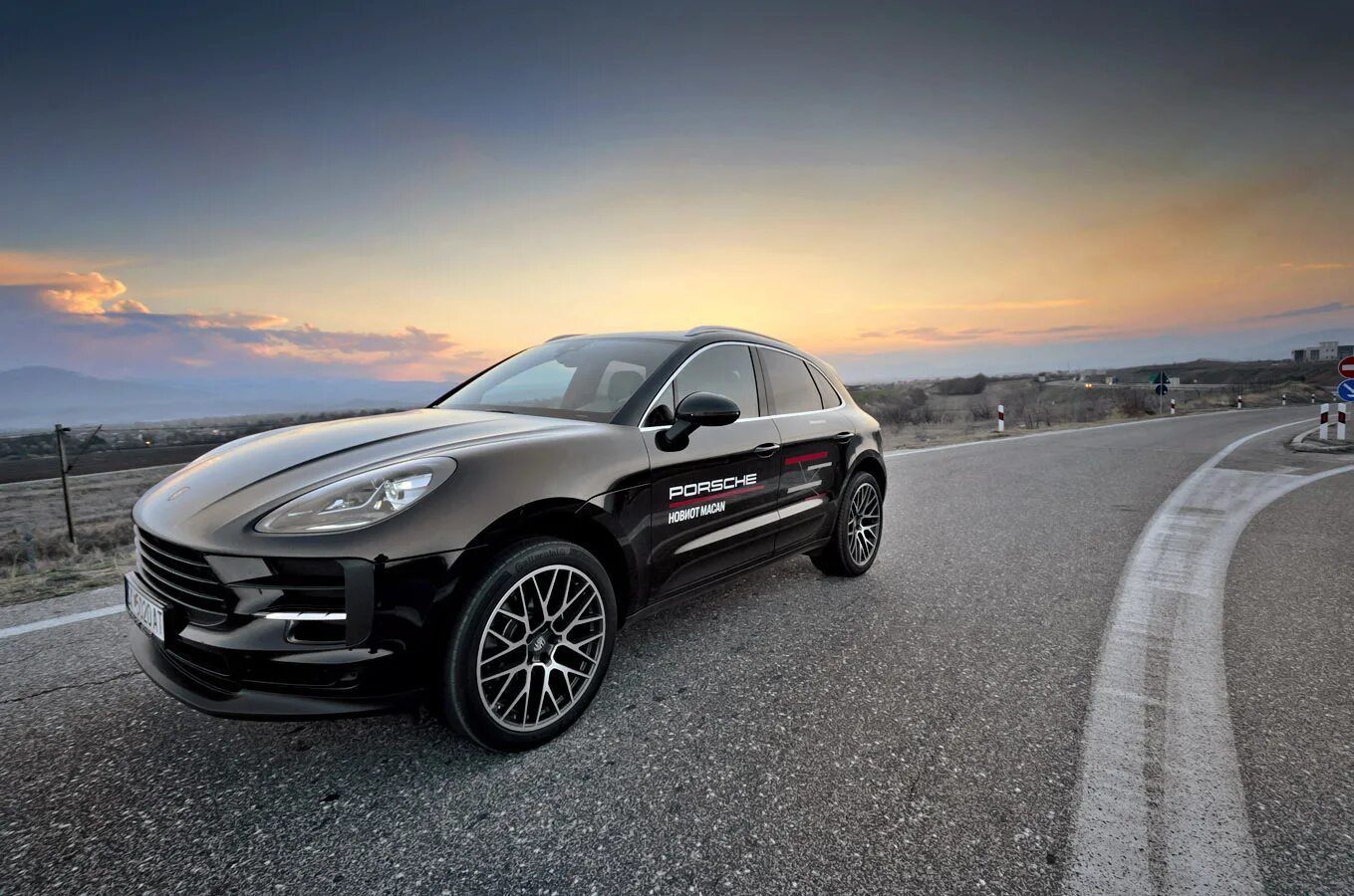 Макан авг спой со мной. Porsche Macan 2022. Porsche Macan 2009. Порше Макан 2000. Порше Макан белый 2022.