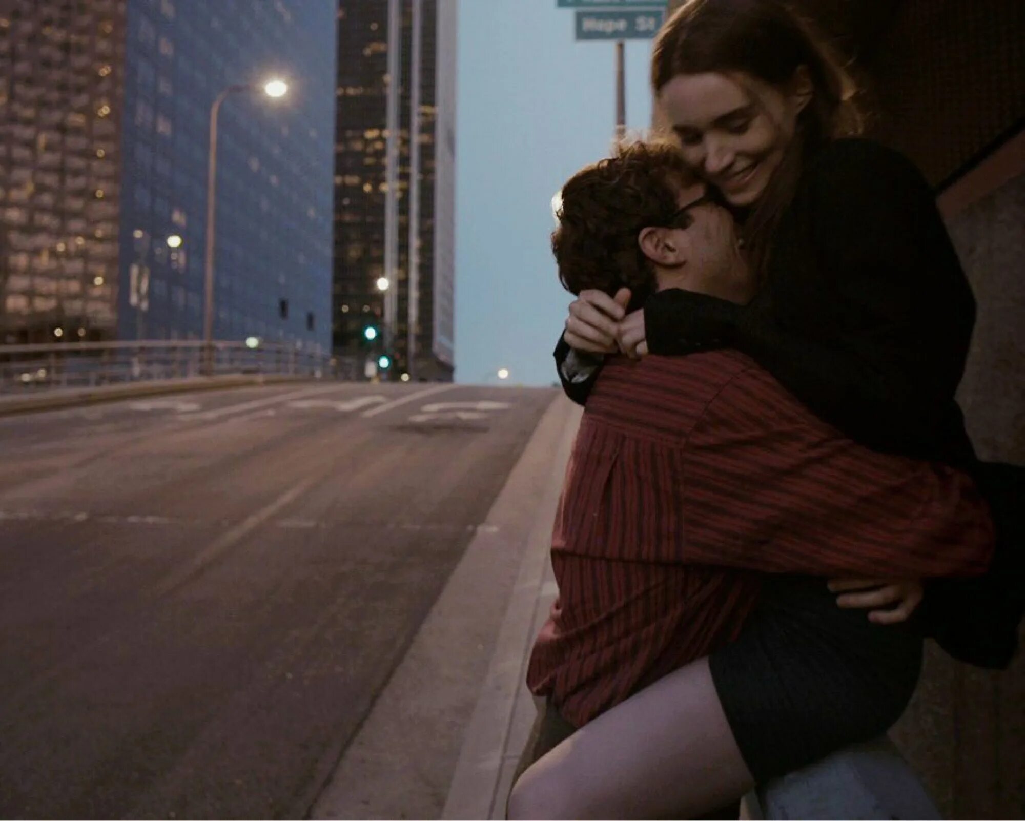 Меня надо обнимать песни