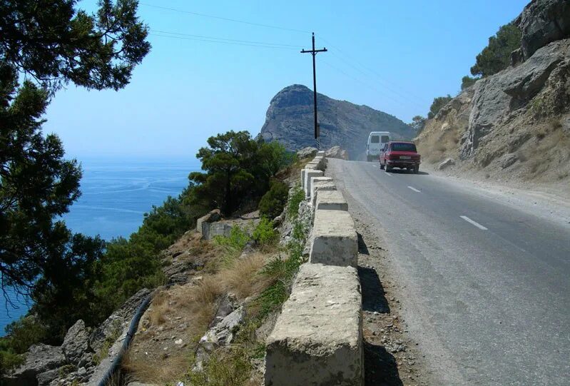 В крым ехать опасно летом. Серпантин новый свет Крым. Серпантин Судак Алушта. Горный серпантин Судак новый свет. Севастополь Ялта дорога серпантин.