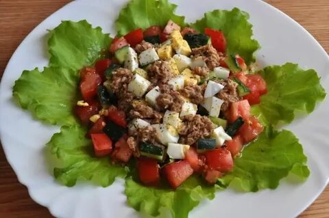 Салат с тунцом и огурцом пп